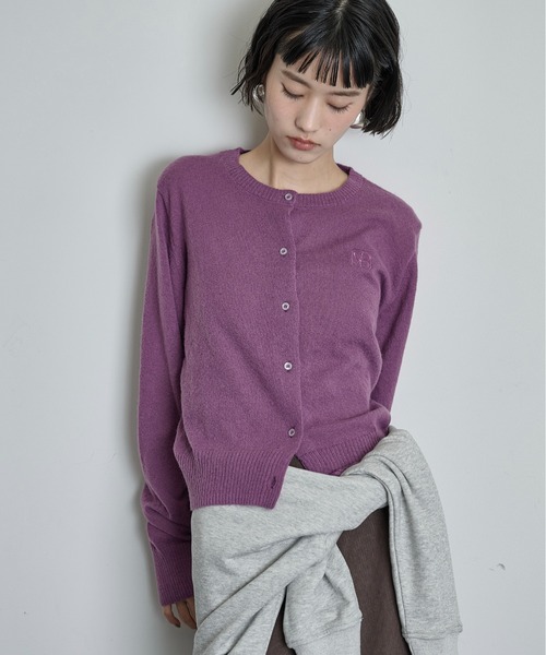 THE YOn(ザヨン)の「ロゴ刺繍コンパクトニットカーデ(カーディガン/ボレロ・レディース・ブラック/プラム/チャコールグレー/ブラウン・FREE)」の5枚目の写真