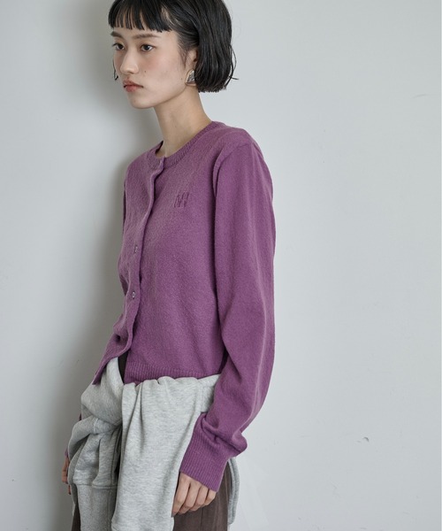 THE YOn(ザヨン)の「ロゴ刺繍コンパクトニットカーデ(カーディガン/ボレロ・レディース・ブラック/プラム/チャコールグレー/ブラウン・FREE)」の6枚目の写真