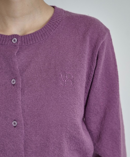 THE YOn(ザヨン)の「ロゴ刺繍コンパクトニットカーデ(カーディガン/ボレロ・レディース・ブラック/プラム/チャコールグレー/ブラウン・FREE)」の10枚目の写真