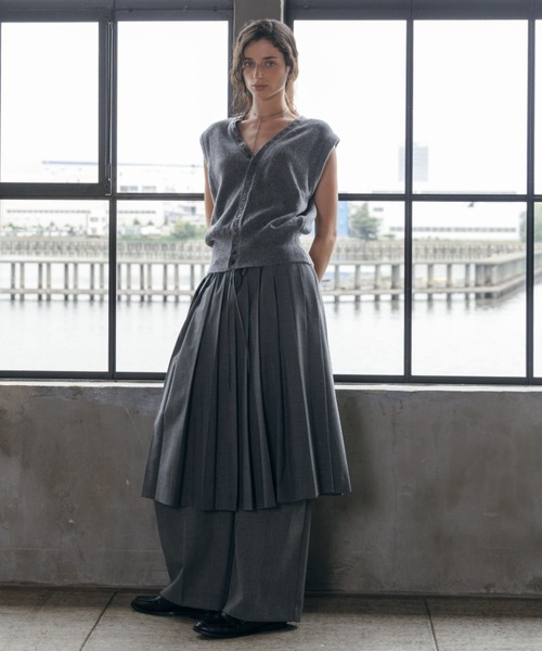 CREDONA(クレドナ)の「PLEATED MIDI SKIRT/プリーツミディスカート(スカート・レディース・グレー/ブラック・FREE)」の7枚目の写真