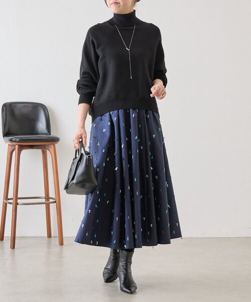 BEARDSLEY(ビアズリー)の「《ZOZO先行予約開始》フェザー刺繍スカート(スカート・レディース・ネイビー・FREE)」の2枚目の写真