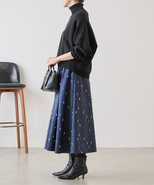 BEARDSLEY(ビアズリー)の「《ZOZO先行予約開始》フェザー刺繍スカート(スカート・レディース・ネイビー・FREE)」の4枚目の写真