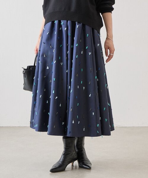 BEARDSLEY(ビアズリー)の「《ZOZO先行予約開始》フェザー刺繍スカート(スカート・レディース・ネイビー・FREE)」の5枚目の写真