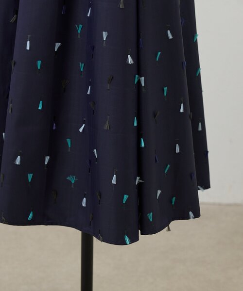 BEARDSLEY(ビアズリー)の「《ZOZO先行予約開始》フェザー刺繍スカート(スカート・レディース・ネイビー・FREE)」の15枚目の写真