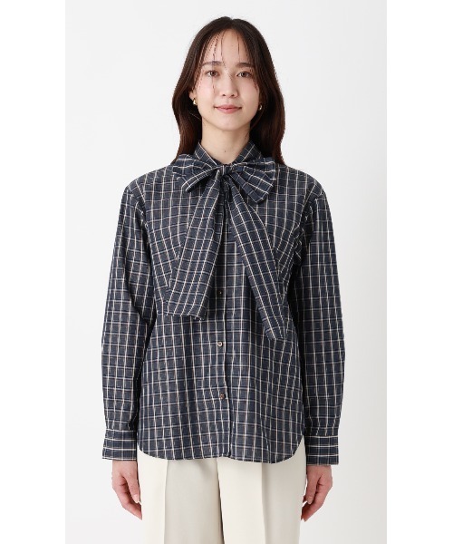 AOYAMA(アオヤマ)の「バンドカラーボウタイブラウス【長袖】【2WAY】2通りの着こなしを楽しめる華やかトップス(シャツ/ブラウス・レディース・ネイビー/ブラウン・L/M)」の3枚目の写真