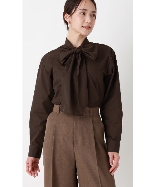 AOYAMA(アオヤマ)の「バンドカラーボウタイブラウス【長袖】【2WAY】2通りの着こなしを楽しめる華やかトップス(シャツ/ブラウス・レディース・ネイビー/ブラウン・L/M)」の16枚目の写真