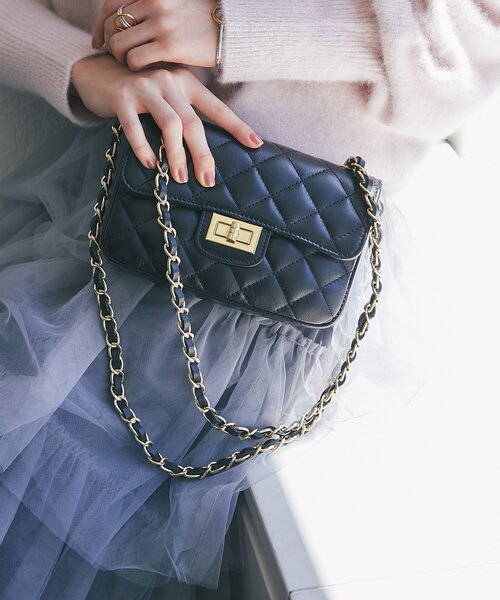 La boutique BonBon(ラブティックボンボン)の「【オウレンティ】キルティングチェーンバッグ(ショルダーバッグ・レディース・チャコールグレー/ブラック・FREE)」の1枚目の写真