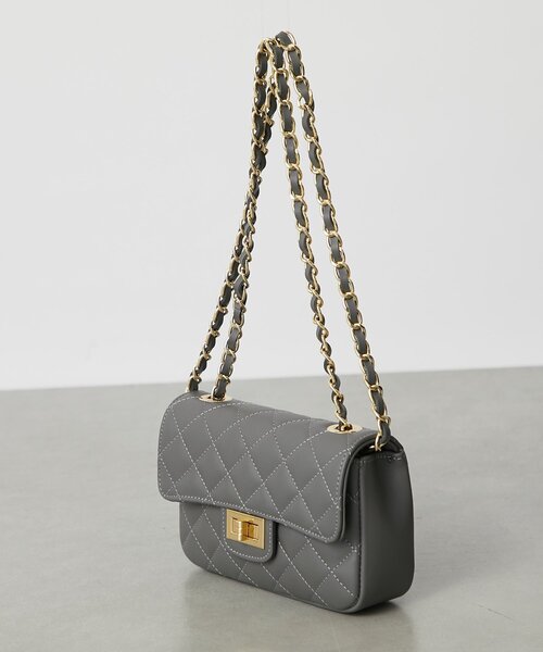 La boutique BonBon(ラブティックボンボン)の「【オウレンティ】キルティングチェーンバッグ(ショルダーバッグ・レディース・チャコールグレー/ブラック・FREE)」の13枚目の写真