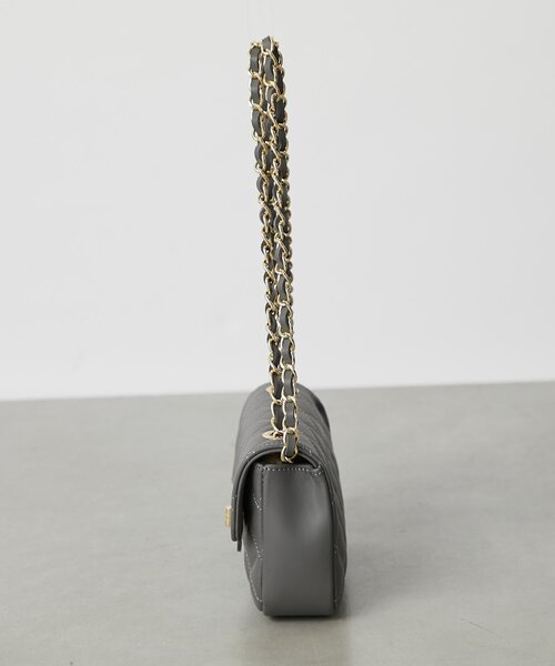 La boutique BonBon(ラブティックボンボン)の「【オウレンティ】キルティングチェーンバッグ(ショルダーバッグ・レディース・チャコールグレー/ブラック・FREE)」の14枚目の写真