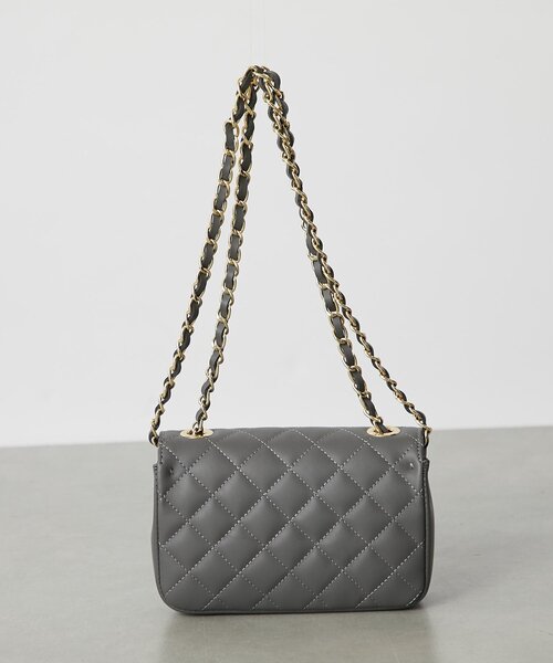 La boutique BonBon(ラブティックボンボン)の「【オウレンティ】キルティングチェーンバッグ(ショルダーバッグ・レディース・チャコールグレー/ブラック・FREE)」の3枚目の写真