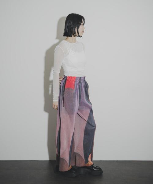 THE GOODLAND MARKET(ザグッドランドマーケット)の「cwtch SHEER RANDOM TUCK LONG TEE(Tシャツ/カットソー・レディース・ブラック/ライトブルー/ホワイト・FREE)」の17枚目の写真