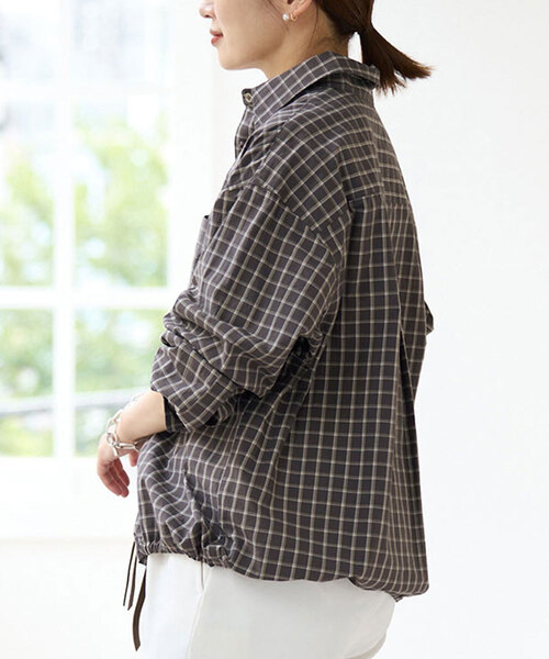 IENA(イエナ)の「オーガニックコットンドロストシャツ(シャツ/ブラウス・レディース・ブラウン/ホワイト/チャコールグレー・FREE)」の5枚目の写真