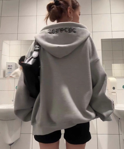 MASHIRO(マシロ)の「Y2Kポイント刺繍ワッフルジップフーディービッグパーカー(MA/EK173)(パーカー・レディース・グレー・FREE)」の5枚目の写真