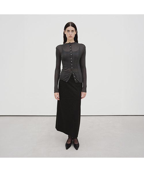 MOHAN(モハン)の「TIF SUEDE H-LINE LONG SKIRT_2COLORS(スカート・レディース・ブラック/アッシュブラウン・MEDIUM/LARGE/SMALL)」の2枚目の写真
