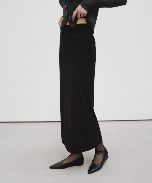 MOHAN(モハン)の「TIF SUEDE H-LINE LONG SKIRT_2COLORS(スカート・レディース・ブラック/アッシュブラウン・MEDIUM/LARGE/SMALL)」の4枚目の写真