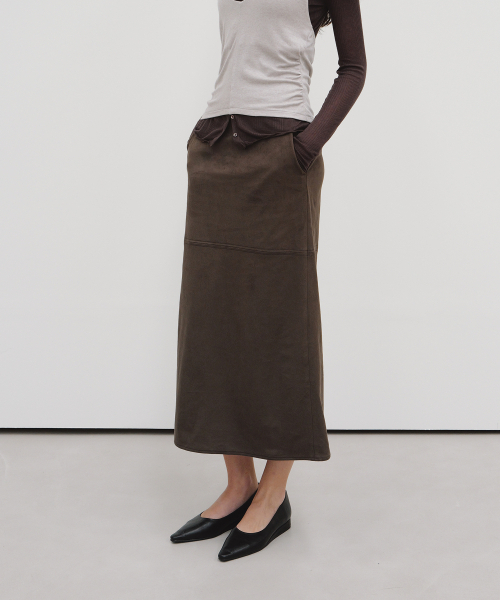 MOHAN(モハン)の「TIF SUEDE H-LINE LONG SKIRT_2COLORS(スカート・レディース・ブラック/アッシュブラウン・MEDIUM/LARGE/SMALL)」の5枚目の写真