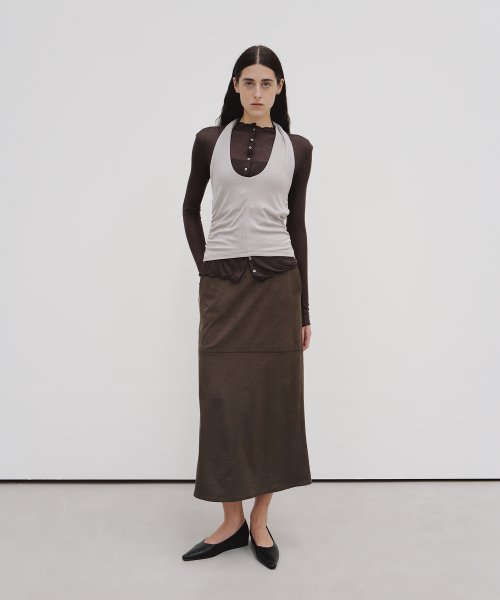 MOHAN(モハン)の「TIF SUEDE H-LINE LONG SKIRT_2COLORS(スカート・レディース・ブラック/アッシュブラウン・MEDIUM/LARGE/SMALL)」の6枚目の写真