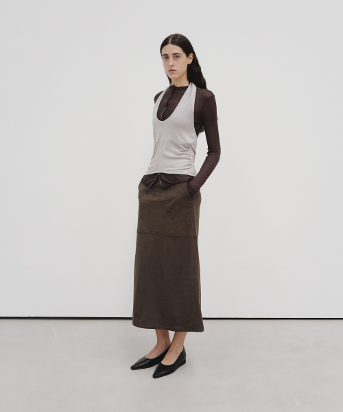 MOHAN(モハン)の「TIF SUEDE H-LINE LONG SKIRT_2COLORS(スカート・レディース・ブラック/アッシュブラウン・MEDIUM/LARGE/SMALL)」の7枚目の写真