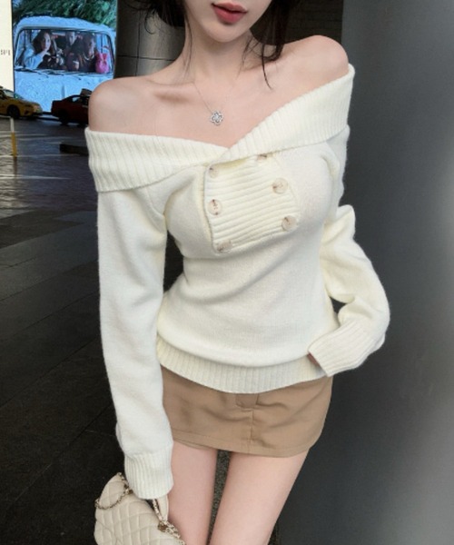 lilful(リルフル)の「【26年秋冬新作】フロントボタン オフショルニットトップス(ニット/セーター・レディース・グレー/ブラック/アイボリー・F)」の2枚目の写真