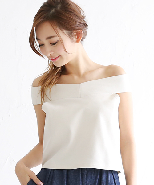 Luz Llena (philter)（ラズレナ　フィルター）の「[もっちり柔らかポンチ素材]オフショルダートップス（Tシャツ/カットソー・レディース・ネイビー/イエロー/ブラック/オフホワイト/ブルー/ピンク/レッド・LARGE/MEDIUM）」の2枚目の写真