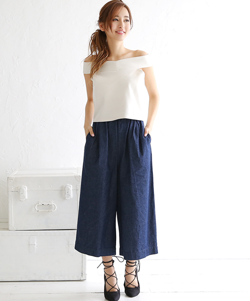 Luz Llena (philter)（ラズレナ　フィルター）の「[もっちり柔らかポンチ素材]オフショルダートップス（Tシャツ/カットソー・レディース・ネイビー/イエロー/ブラック/オフホワイト/ブルー/ピンク/レッド・LARGE/MEDIUM）」の8枚目の写真