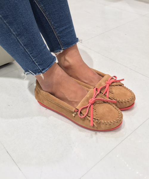 style counsel(スタイルカウンセル)の「【16年 春夏コレクション 先行予約】 『MINNETONKA』 ミネトンカ キルティ スエードモカシン(モカシン/デッキシューズ・レディース・グレー/ベージュ・8inch/6inch/7inch/5inch)」の2枚目の写真