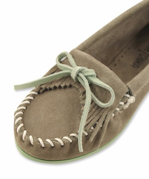 style counsel(スタイルカウンセル)の「【16年 春夏コレクション 先行予約】 『MINNETONKA』 ミネトンカ キルティ スエードモカシン(モカシン/デッキシューズ・レディース・グレー/ベージュ・8inch/6inch/7inch/5inch)」の12枚目の写真