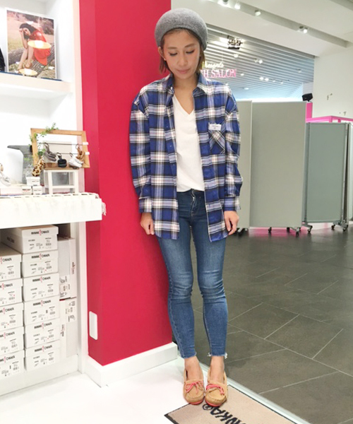 style counsel(スタイルカウンセル)の「【16年 春夏コレクション 先行予約】 『MINNETONKA』 ミネトンカ キルティ スエードモカシン(モカシン/デッキシューズ・レディース・グレー/ベージュ・8inch/6inch/7inch/5inch)」の5枚目の写真