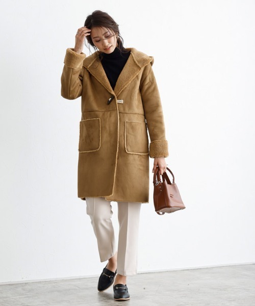 Pierrot（ピエロ）の「フード付きフェイクムートンボアコート（ムートンコート・レディース・グレー/ピンク系その他/キャメル/モカ・L/M）」の5枚目の写真