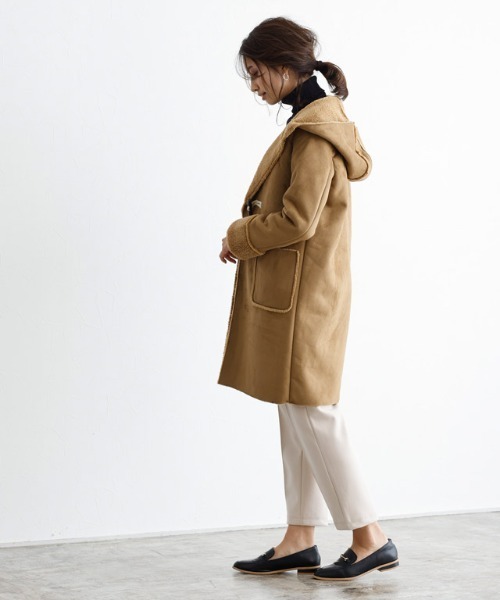 Pierrot（ピエロ）の「フード付きフェイクムートンボアコート（ムートンコート・レディース・グレー/ピンク系その他/キャメル/モカ・L/M）」の6枚目の写真