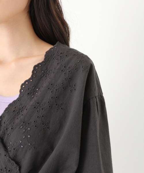 niko and...(ニコアンド)の「スカラレースカシュブラウス(シャツ/ブラウス・レディース・ホワイト/ブラック・LARGE/MEDIUM)」の7枚目の写真