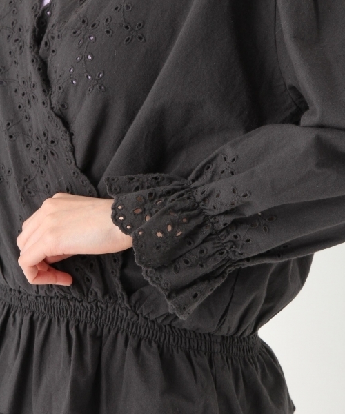 niko and...(ニコアンド)の「スカラレースカシュブラウス(シャツ/ブラウス・レディース・ホワイト/ブラック・LARGE/MEDIUM)」の3枚目の写真