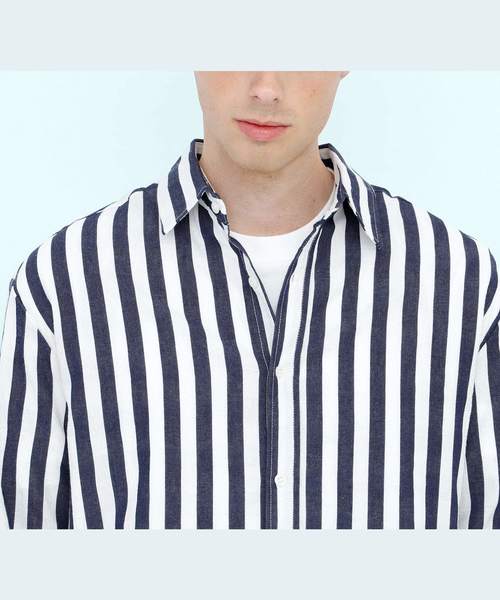 EMMA CLOTHES（エマクローズ）の「コットンストライプシャツ(Oversized Stripe Shirts)（シャツ/ブラウス・メンズ・スカイブルー/ネイビー/ブルー・FREE）」の5枚目の写真