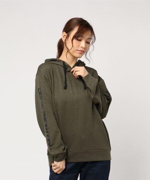 VENCEEXCHANGE（ヴァンスエクスチェンジ）の「袖プリントロゴパーカー（パーカー・レディース・ブラック/グレー/オリーブ/マスタード・M）」の8枚目の写真