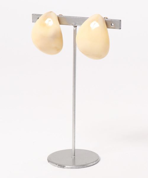 LOWRYS FARM（ローリーズファーム）の「ジュシイヤリング　826730（イヤリング・レディース・ブラウン/グリーン/アイボリー・FREE）」の2枚目の写真