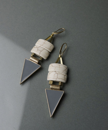 DAVID AUBREY（デビット オーブリー）の「【DAVID AUBREY】トライアングルピアス YSMCOLLECTION（ピアス（両耳用））」