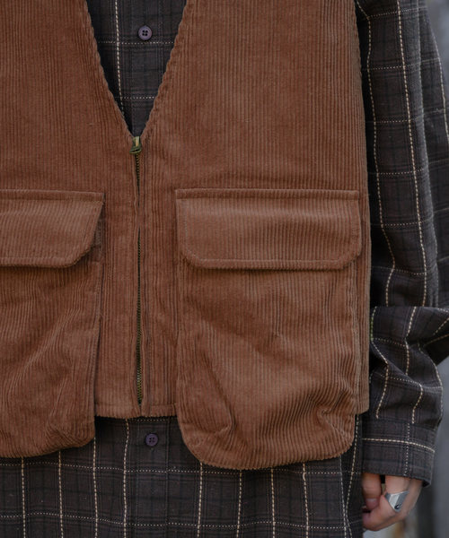 kutir（クティール）の「コーデュロイベスト（シャツ/ブラウス・メンズ・ダークブラウン/ダークパープル・MEDIUM/LARGE）」の11枚目の写真