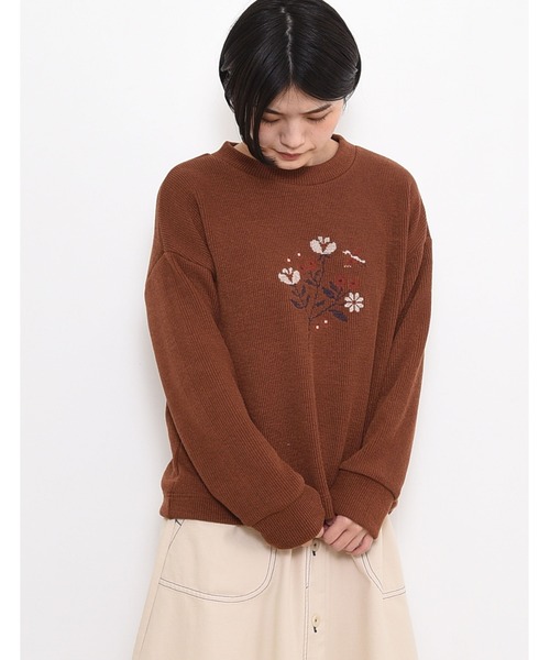 POU DOU DOU(プードゥドゥ)の「ニットソークロスステッチゆるトップス(Tシャツ/カットソー・レディース・ネイビー/ブラウン/アイボリー・3)」の1枚目の写真