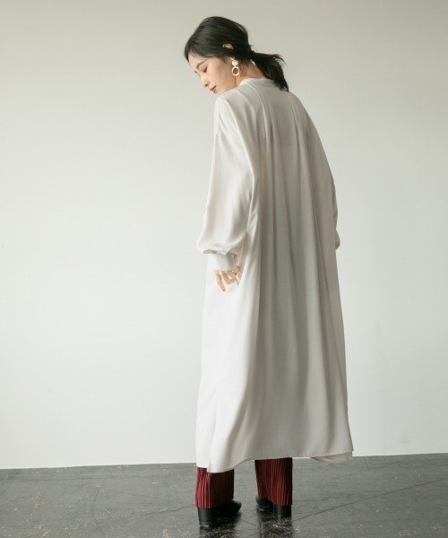 LOWRYS FARM(ローリーズファーム)の「ルーズバンドカラーシャツワンピース 892684(ワンピース・レディース・ブラック/カーキ/アイボリー・FREE)」の17枚目の写真