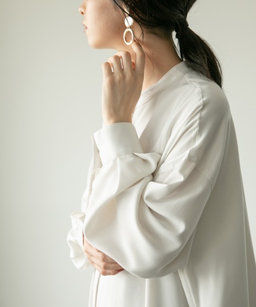 LOWRYS FARM(ローリーズファーム)の「ルーズバンドカラーシャツワンピース 892684(ワンピース・レディース・ブラック/カーキ/アイボリー・FREE)」の14枚目の写真