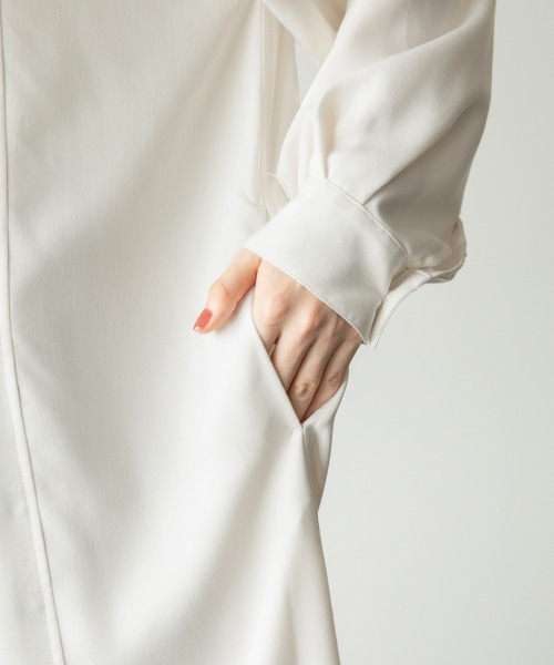 LOWRYS FARM(ローリーズファーム)の「ルーズバンドカラーシャツワンピース 892684(ワンピース・レディース・ブラック/カーキ/アイボリー・FREE)」の9枚目の写真