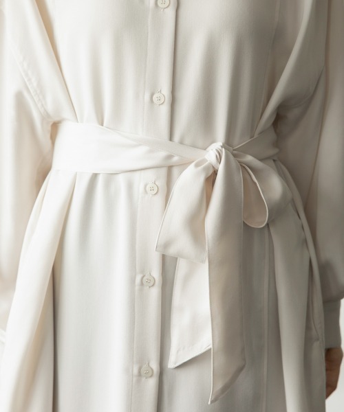 LOWRYS FARM(ローリーズファーム)の「ルーズバンドカラーシャツワンピース 892684(ワンピース・レディース・ブラック/カーキ/アイボリー・FREE)」の13枚目の写真