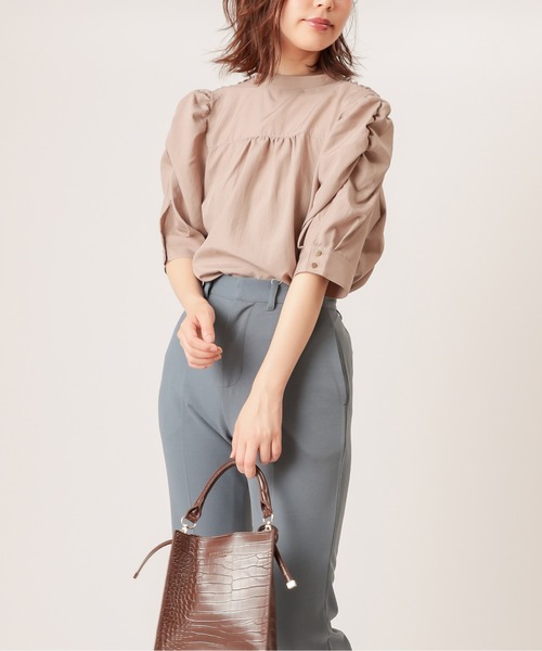 natural couture(ナチュラルクチュール)の「【WEB限定カラー有り】立体ギャザーパフ2WAYブラウス(シャツ/ブラウス・レディース・ブラック/オフホワイト/モカ/その他1・FREE)」の1枚目の写真