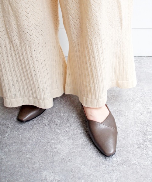 cava cava(サヴァサヴァ)の「Vカットフラットシューズ 3720395(パンプス・レディース・オフホワイト/ブラック/グレイッシュベージュ/カーキ/ワイン/ライトグレー/グレー/プラチナム/ライトグリーン/ブラウン/ネイビー/ダークブラウン/サンドベージュ/サンドグレー/シャンパン/ブロンズ・23.5cm/22.5cm/24.0cm/24.5cm/23.0cm/22.0cm/25.0cm/23cm/24cm)」の10枚目の写真