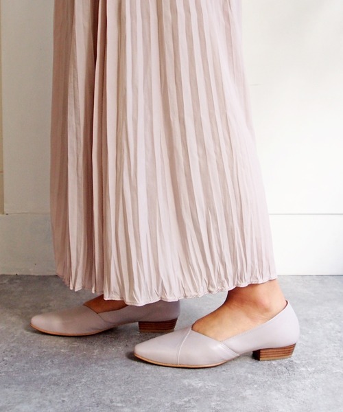 cava cava(サヴァサヴァ)の「Vカットフラットシューズ 3720395(パンプス・レディース・オフホワイト/ブラック/グレイッシュベージュ/カーキ/ワイン/ライトグレー/グレー/プラチナム/ライトグリーン/ブラウン/ネイビー/ダークブラウン/サンドベージュ/サンドグレー/シャンパン/ブロンズ・23.5cm/22.5cm/24.0cm/24.5cm/23.0cm/22.0cm/25.0cm/23cm/24cm)」の4枚目の写真