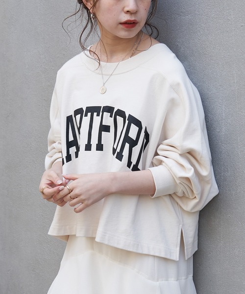 Chico（チコ）の「ショート丈デカロゴスウェット（スウェット・レディース・ネイビー/アイボリー/ライトグレー/チャコールグレー・FREE）」の2枚目の写真