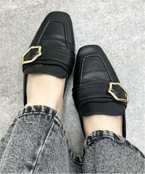 apres jour mignon（アプレジュールミニョン）の「バックルデザインフラットシューズ【ZOZOTOWN限定アイテム】（パンプス・レディース・ブラック/その他/ダークブラウン/グレイッシュベージュ・X-LARGE/LARGE/MEDIUM/SMALL）」の5枚目の写真