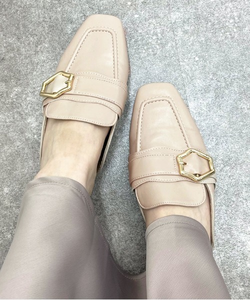 apres jour mignon（アプレジュールミニョン）の「バックルデザインフラットシューズ【ZOZOTOWN限定アイテム】（パンプス・レディース・ブラック/その他/ダークブラウン/グレイッシュベージュ・X-LARGE/LARGE/MEDIUM/SMALL）」の7枚目の写真