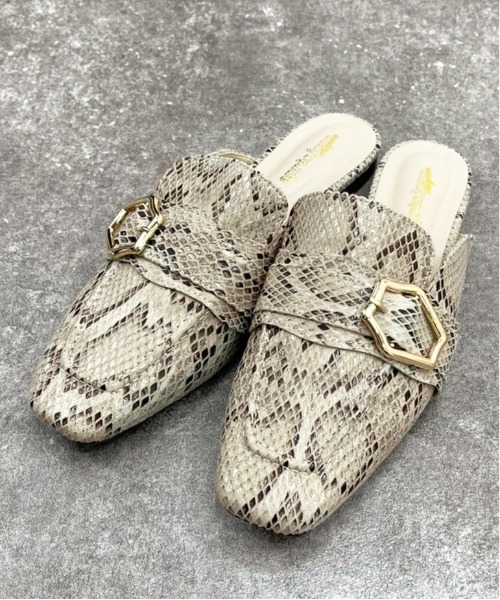 apres jour mignon（アプレジュールミニョン）の「バックルデザインフラットシューズ【ZOZOTOWN限定アイテム】（パンプス・レディース・ブラック/その他/ダークブラウン/グレイッシュベージュ・X-LARGE/LARGE/MEDIUM/SMALL）」の8枚目の写真