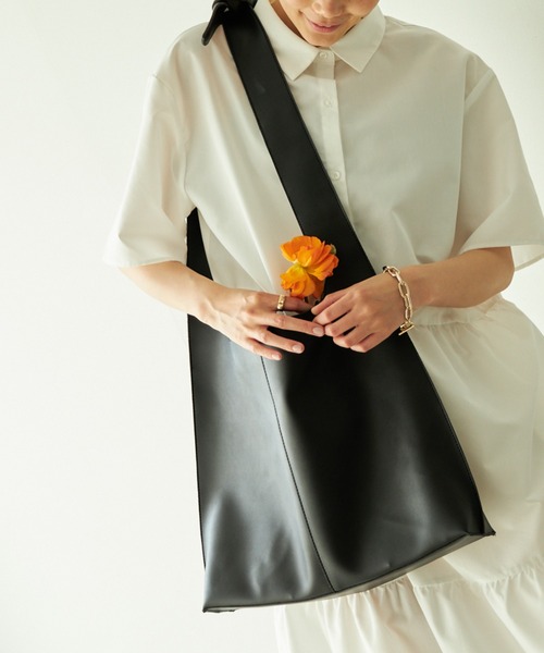 VACANCY（ヴァカンシー）の「ポーチ付きショッパーバッグ（トートバッグ・レディース・ブラック/グレイッシュベージュ・FREE）」の21枚目の写真